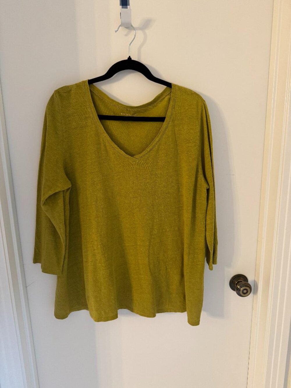 Eileen Fisher V-Neck, 3/4 sleeves, slubby knit linen top, sz L